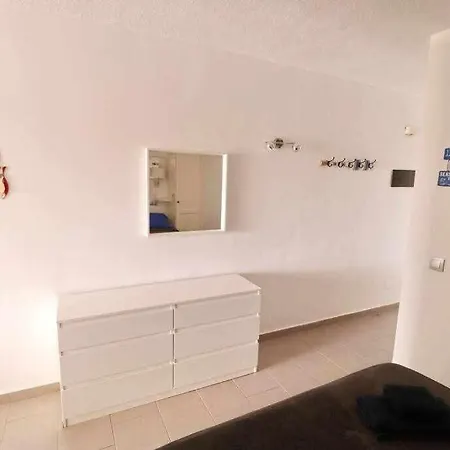 C206 Tenerife Royal Garden Studio Sleeps 2 شقة
